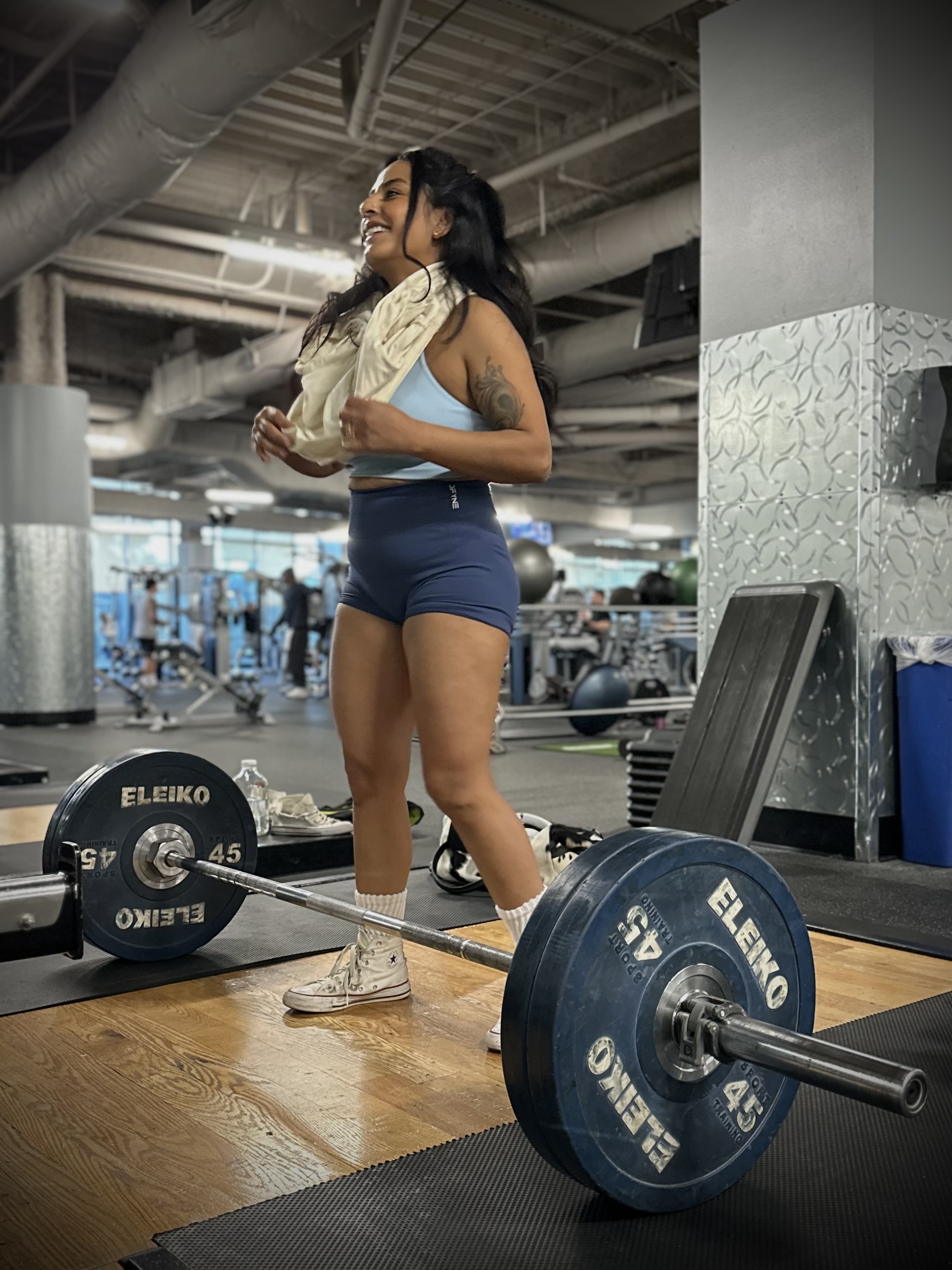 Personal trainer Stacey Valny demonstrating perfect lifting form and technique